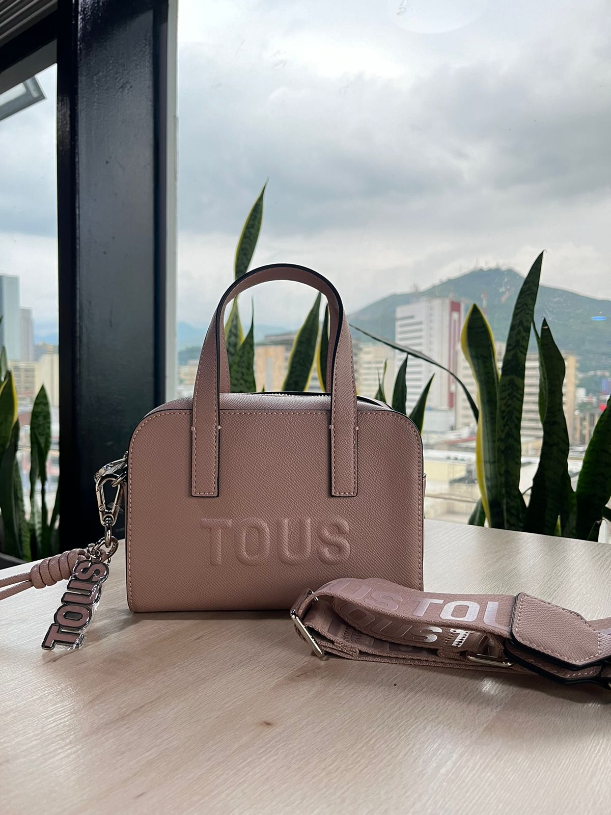 Bolso Tipo Cartera con Relieve Tous